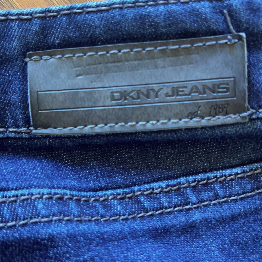DKNY JEANS - Picture 8 of 8